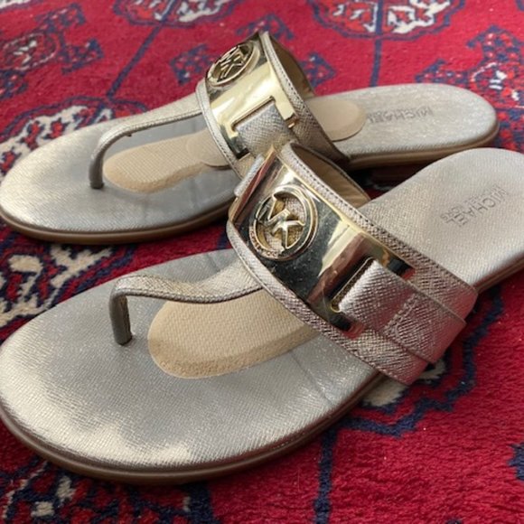 MICHAEL KORS * Gold LEATHER Warren FLIP FLOPS Sandals * EUC * 7-1/2 - Picture 2 of 10